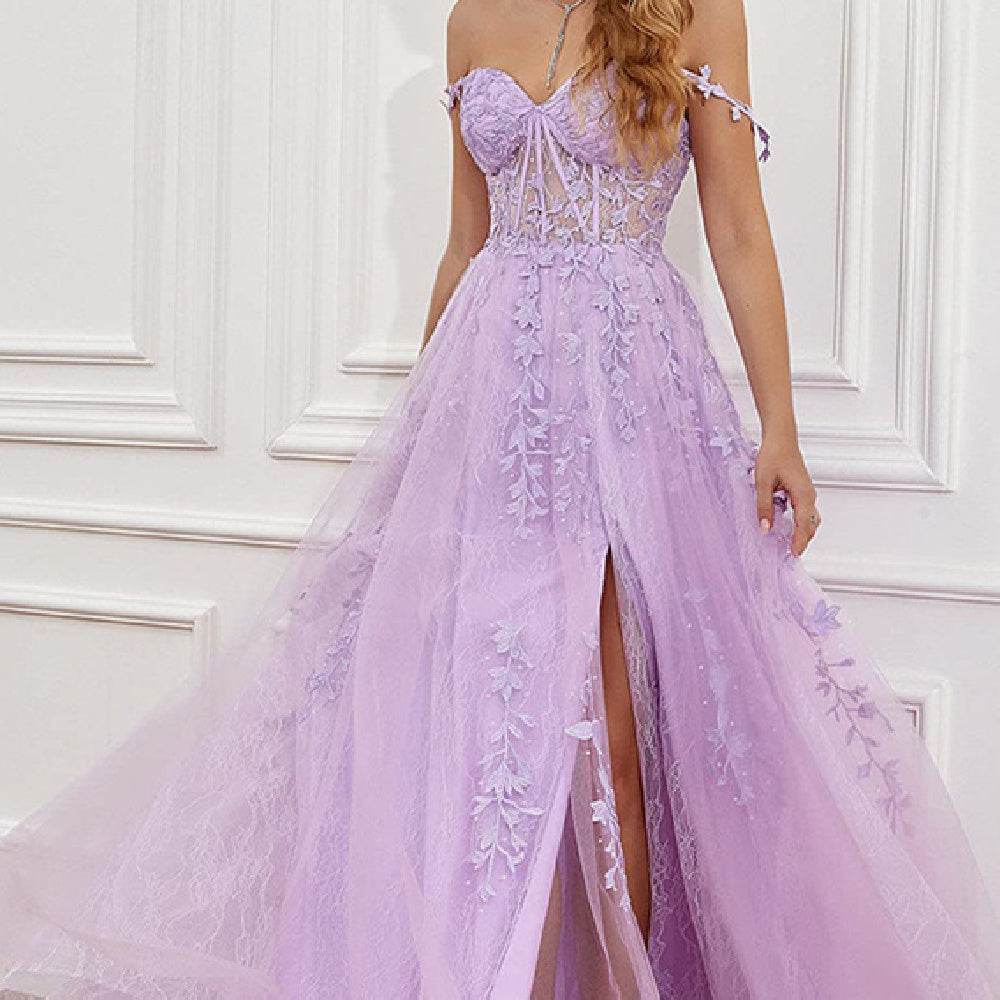 Elegant Evening Dress for Red Carpet - Lace Detail & Flattering Fit - Buy Center