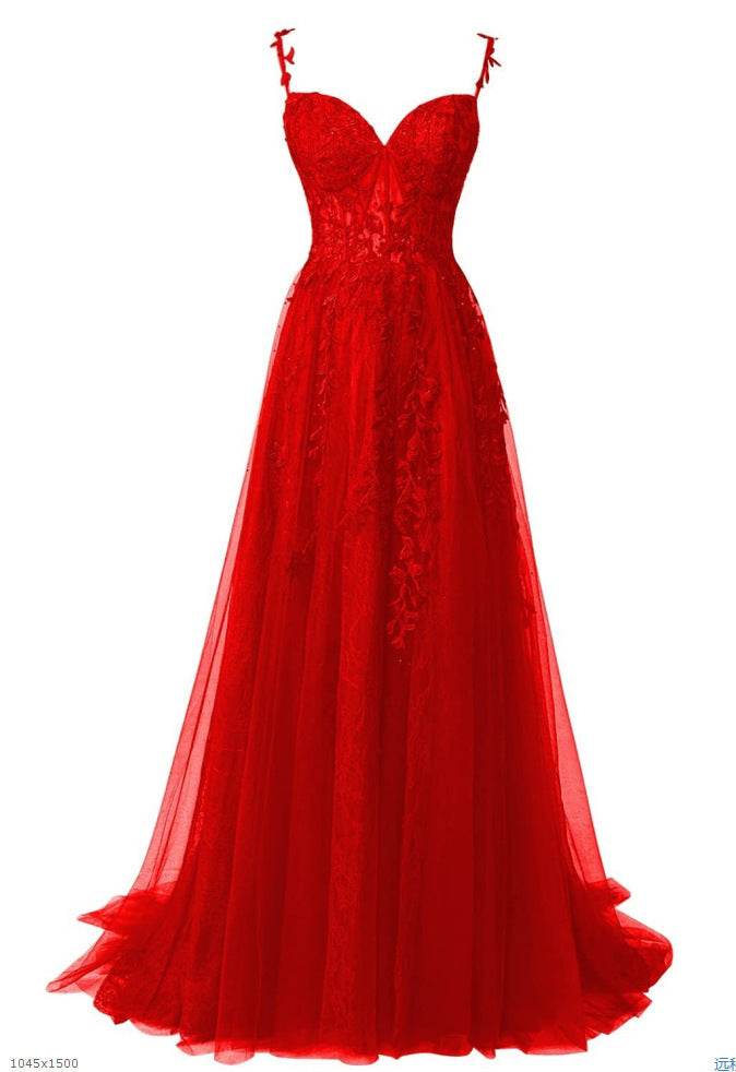 Elegant Evening Dress for Red Carpet - Lace Detail & Flattering Fit - Buy Center