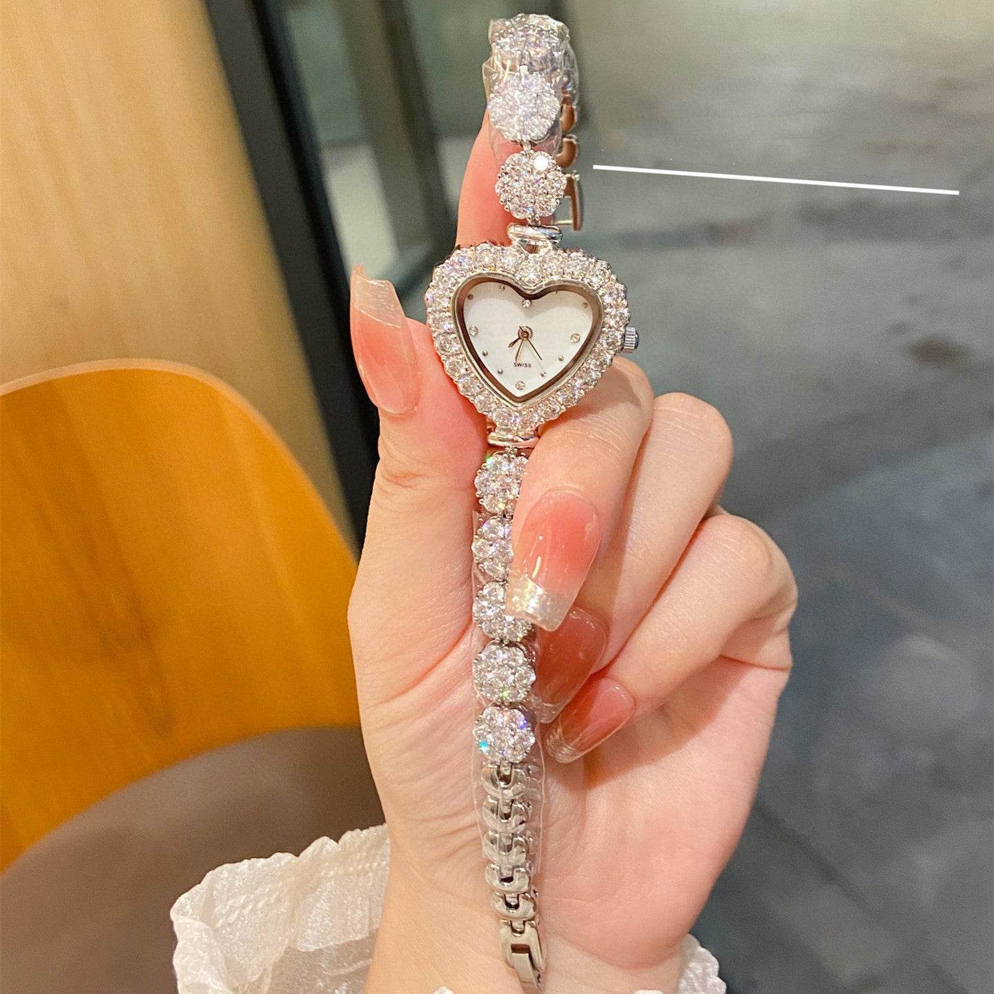 Buycenter Women's Casual Heart-Shaped Diamond Fishbone Watch - Quartz Movement - Buy Center