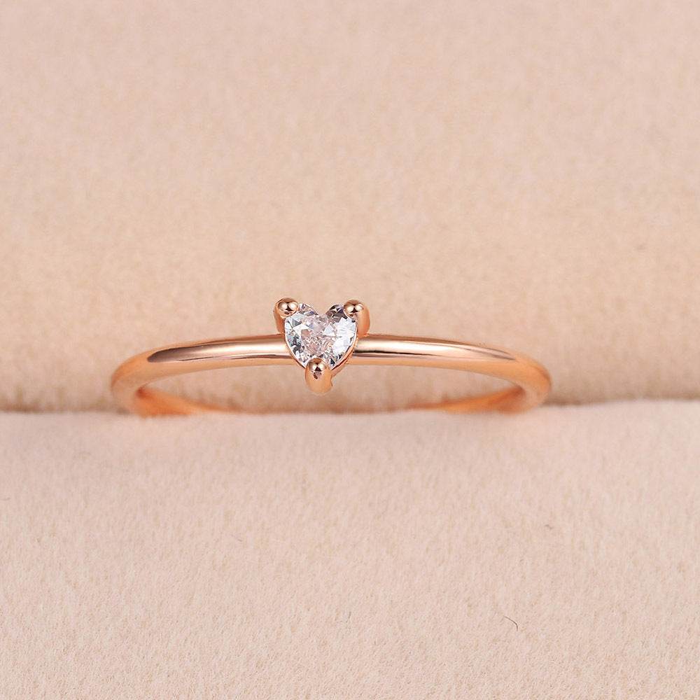 Elegant Heart-Shaped Women's Ring - Gold Plated with Sparkling Zircon - Buy Center