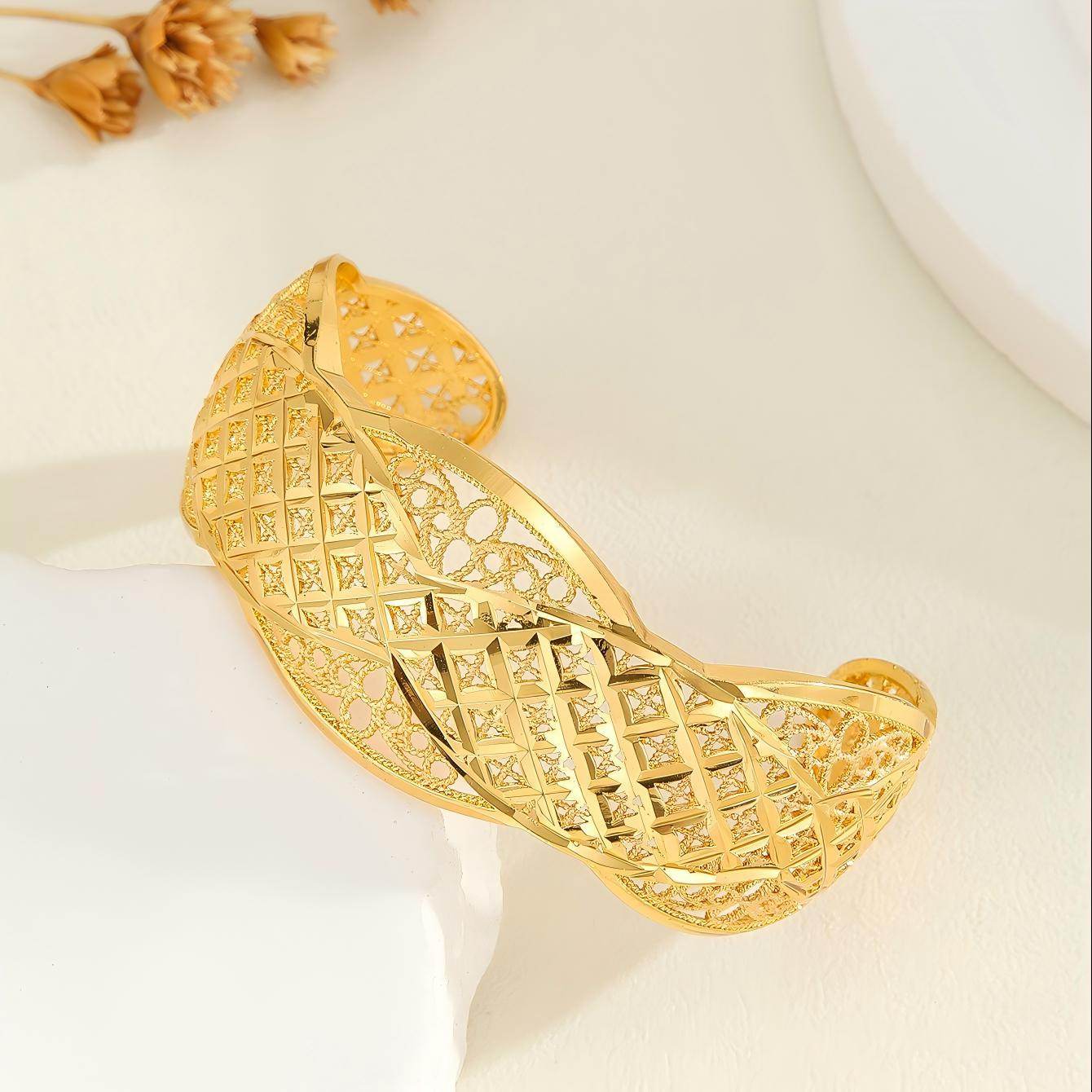 Buycenter 18K Gold Plated Diamond Pattern Bracelet - Vintage Women's Jewelry - Buy Center