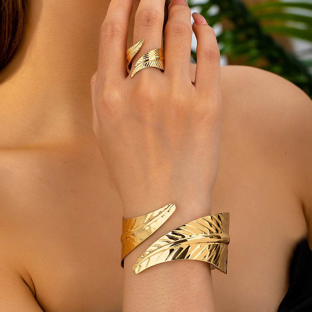 Women's Alloy Geometry Open Bracelet - Stylish Love Heart Design 2025 - Buy Center