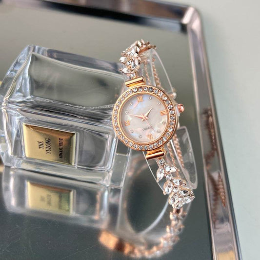 BuyCenter Luxury Quartz Watch - Diamond-Embedded Adjustable Bracelet - Buy Center