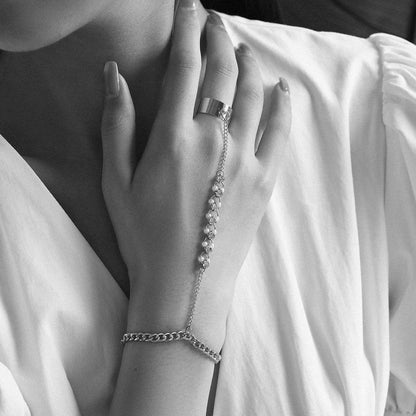 Buy Center Creative Finger Love Chain Bracelet - Elegant Gold Designs - Buy Center