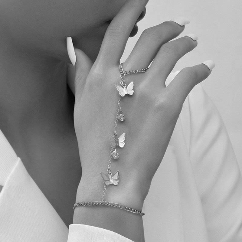 Buy Center Creative Finger Love Chain Bracelet - Elegant Gold Designs - Buy Center