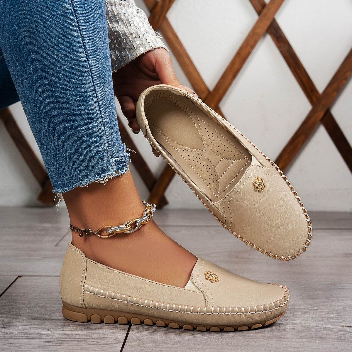 Plus Size Retro Flat-Heeled Shoes for Women - Stylish and Comfortable - Buy Center