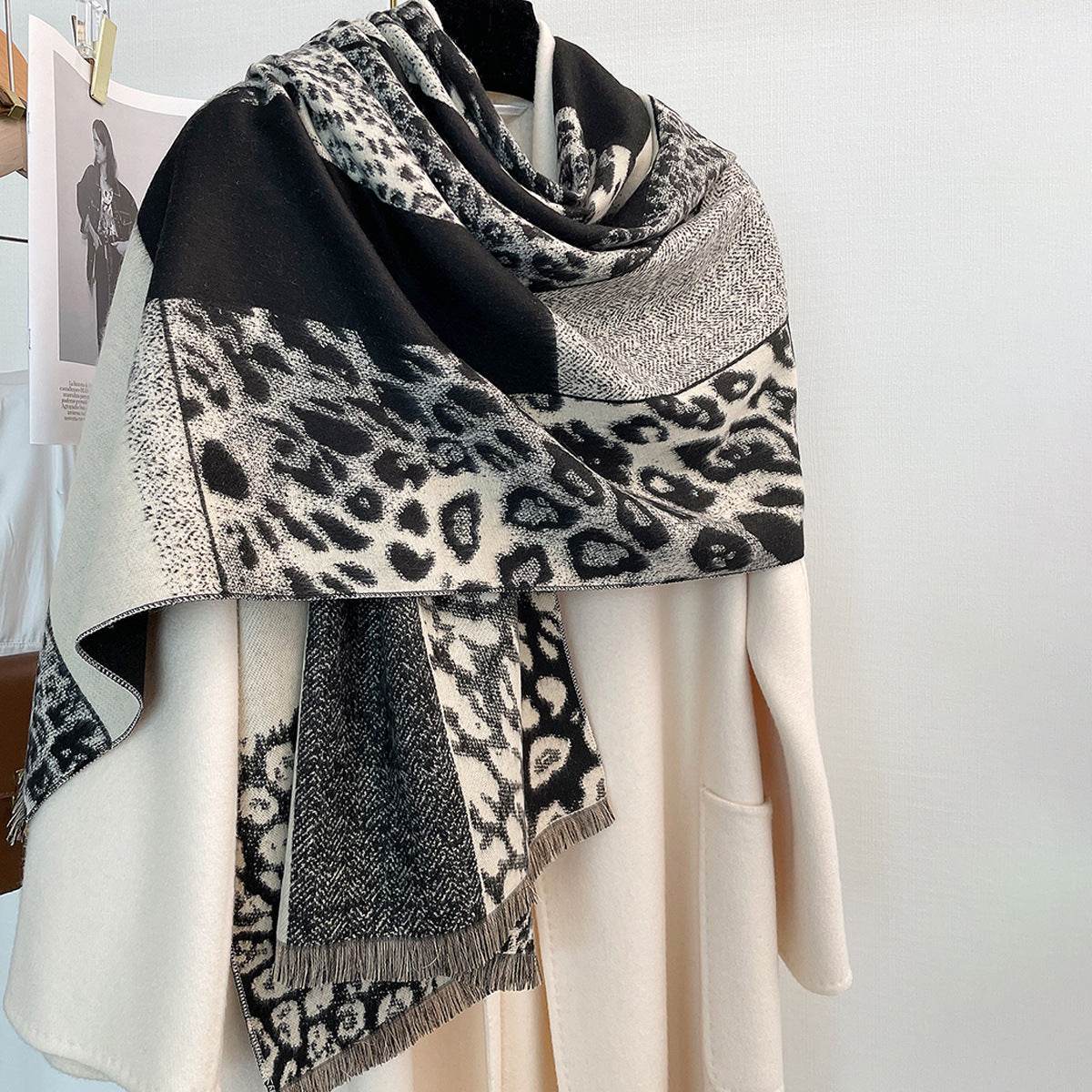 Color-Blocking Leopard Print Scarf - Thick, Warm & Stylish for Winter - Buy Center