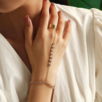 Buy Center Creative Finger Love Chain Bracelet - Elegant Gold Designs - Buy Center