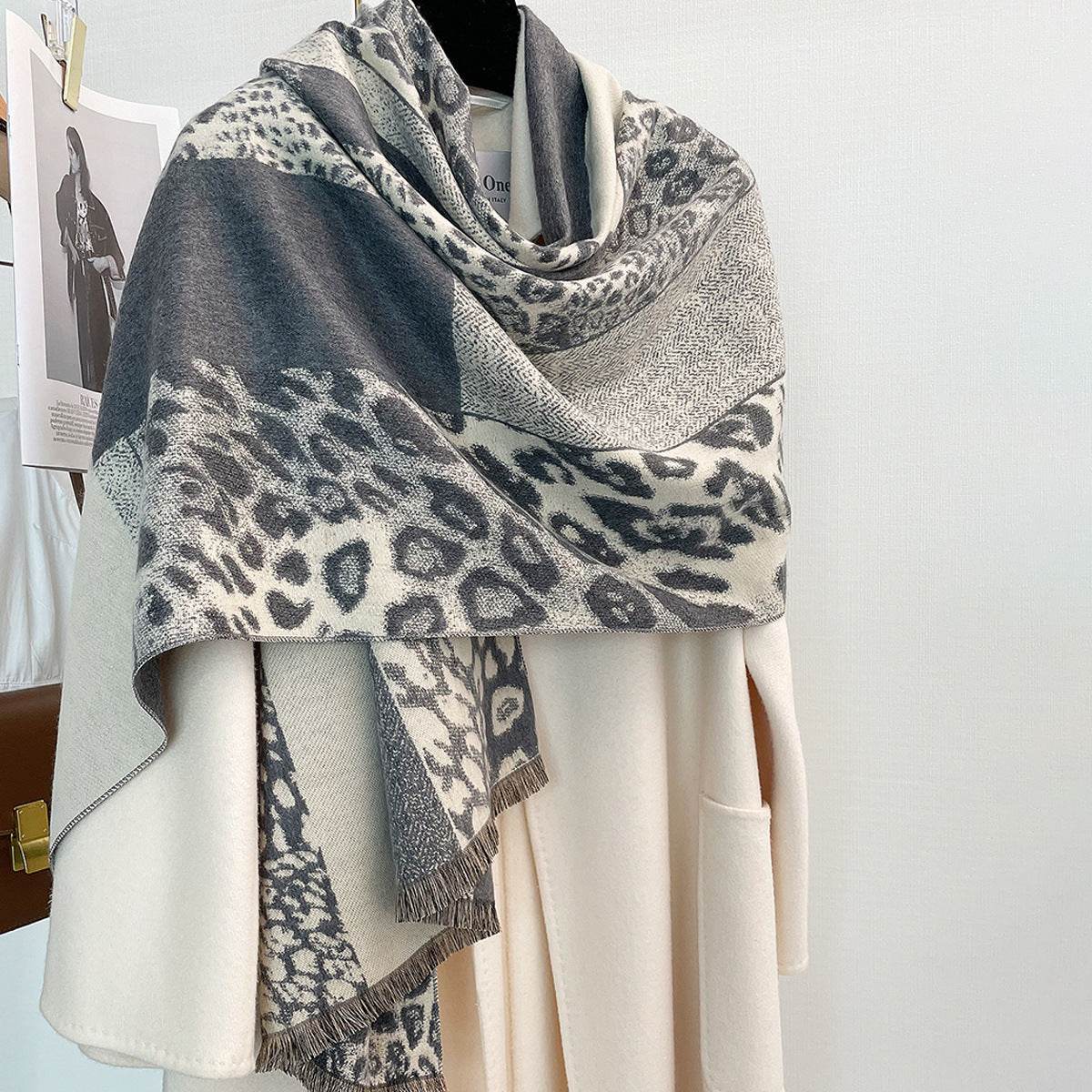 Color-Blocking Leopard Print Scarf - Thick, Warm & Stylish for Winter - Buy Center
