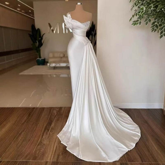 Elegant White Satin Wedding Dress - Lightweight Sleeveless for All Sizes - Buy Center