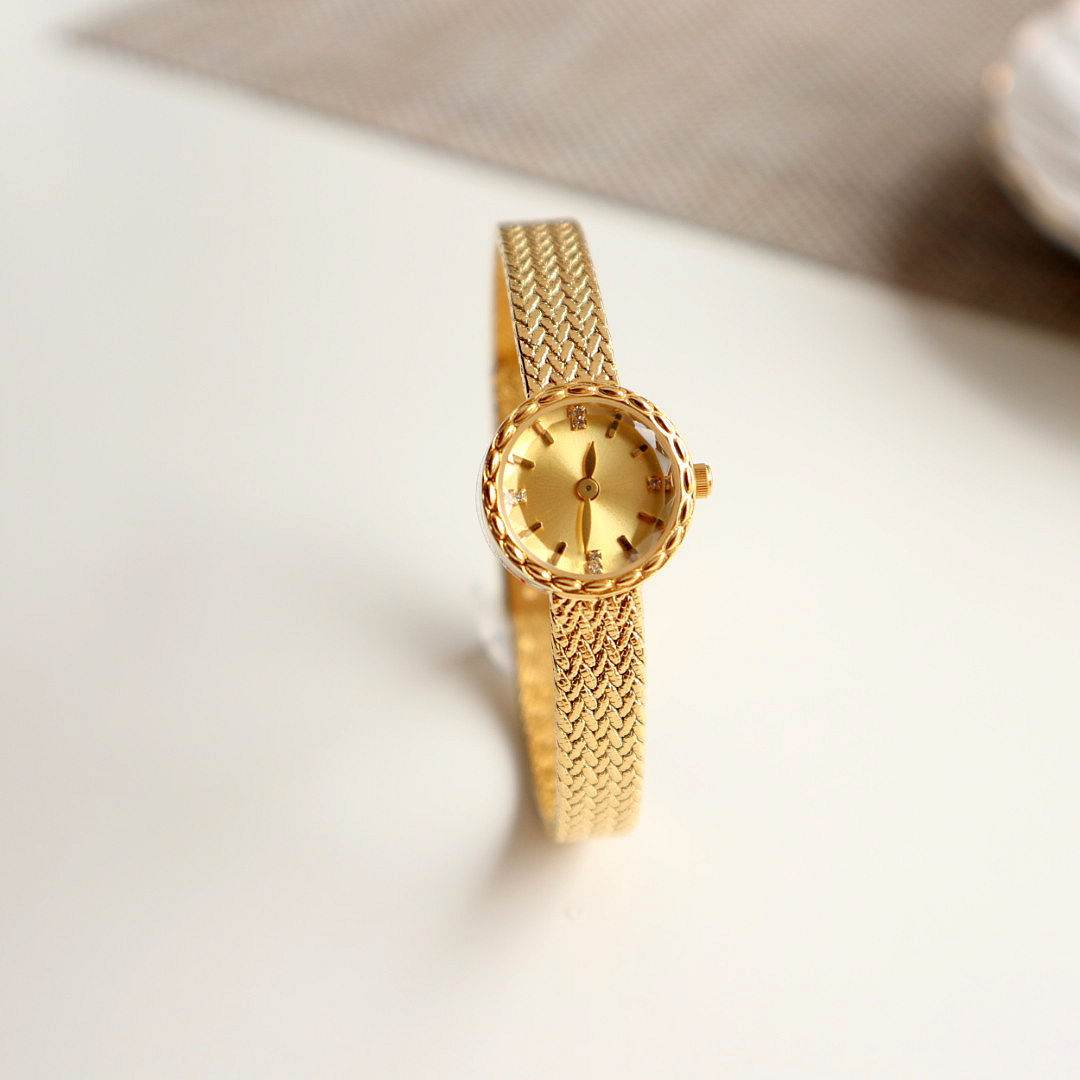 Buy Center Women's Retro Luxury Gold Watch - Elegant Small Design - Buy Center