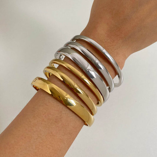 Retro Minimalistic Gold Bracelet - Trendy Buckle Design for All Occasions - Buy Center