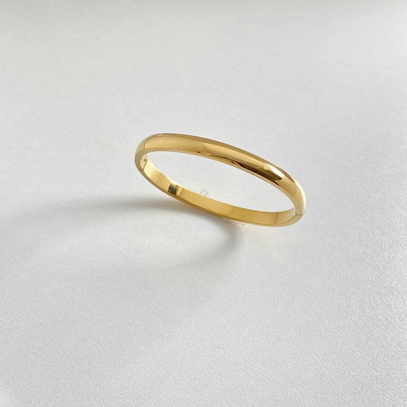 Retro Minimalistic Gold Bracelet - Trendy Buckle Design for All Occasions - Buy Center