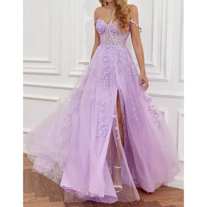 Elegant Evening Dress for Red Carpet - Lace Detail & Flattering Fit - Buy Center