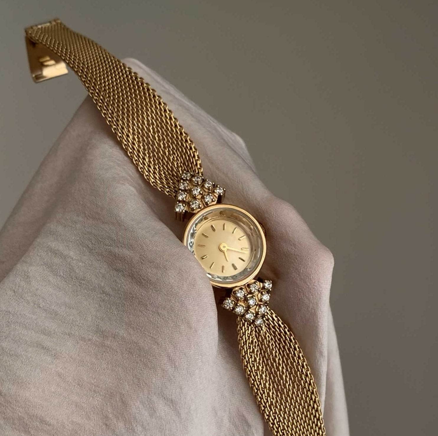 Buycenter Retro Gold Women's Watch - Stylish Small Round Bracelet Design - Buy Center